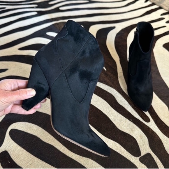 Vince Camuto Shoes - Vince Camuto Movinto Suede Leather Heeled Booties/Boots Sz 9.5 Black Pointy Toe